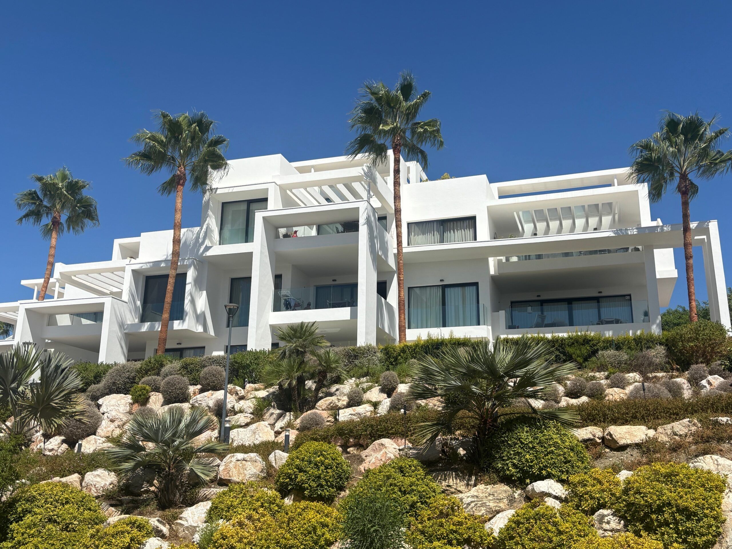 Reforma integral exterior de Urbanización Atalaya Hills – Benahavis (Málaga)